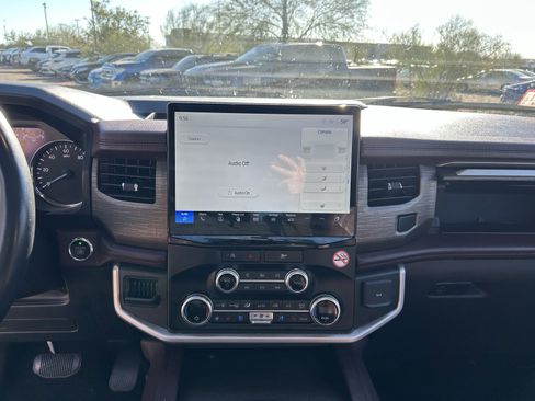 Used 2023 Ford Expedition Limited image 24