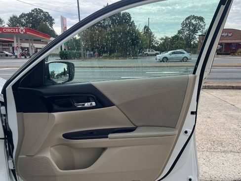 Used 2017 Honda Accord LX image 16