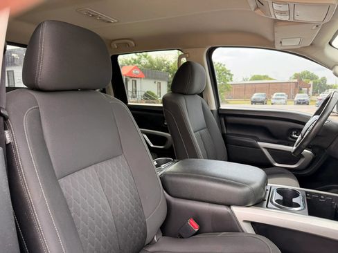 Used 2018 Nissan Titan SV w/ SV Convenience Package RWD image 27