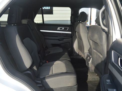 Used 2017 Ford Explorer XLT image 18