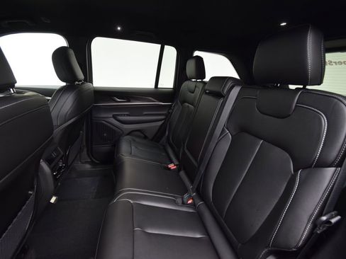 New 2025 Jeep Grand Cherokee Limited w/ Black Appearance Package AWD/4WD image 38