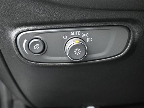 Used 2020 Chevrolet Equinox LS w/ LS Convenience Package image 21