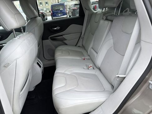 Used 2020 Jeep Cherokee Limited image 23