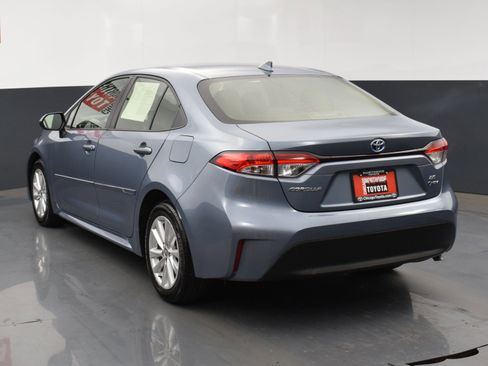 Used 2025 Toyota Corolla LE w/ LE Premium Package image 3