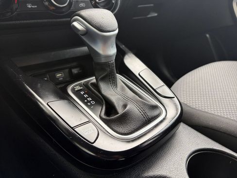 Used 2025 Kia Soul LX w/ LX Technology Package FWD image 39