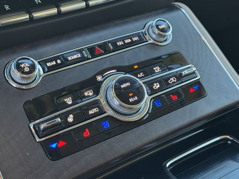 Certified 2023 Lincoln Aviator Reserve w/ Equipment Group 201A image 18