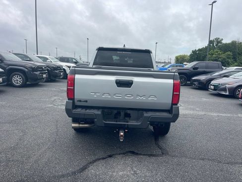 Used 2025 Toyota Tacoma SR AWD/4WD image 4