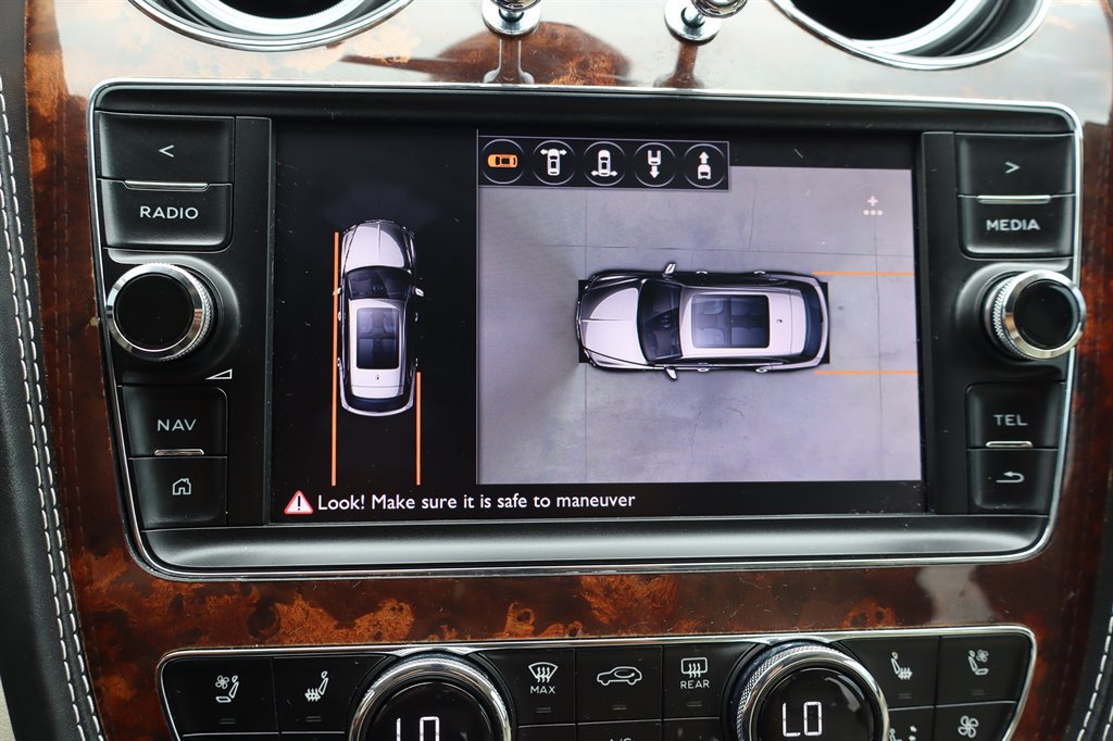 Used 2017 Bentley Bentayga AWD/4WD image 41