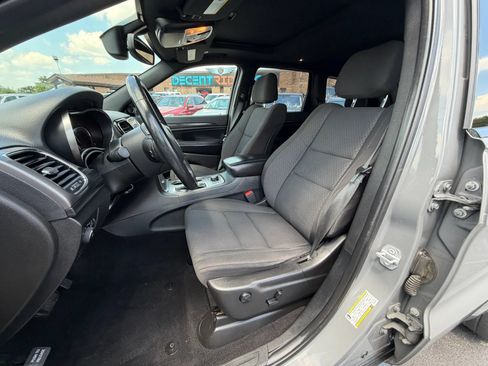Used 2019 Jeep Grand Cherokee Laredo AWD/4WD image 11