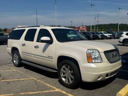 Used 2013 GMC Yukon XL Denali RWD image 3