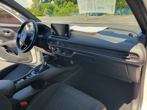 Used 2025 Honda HR-V Sport image 25