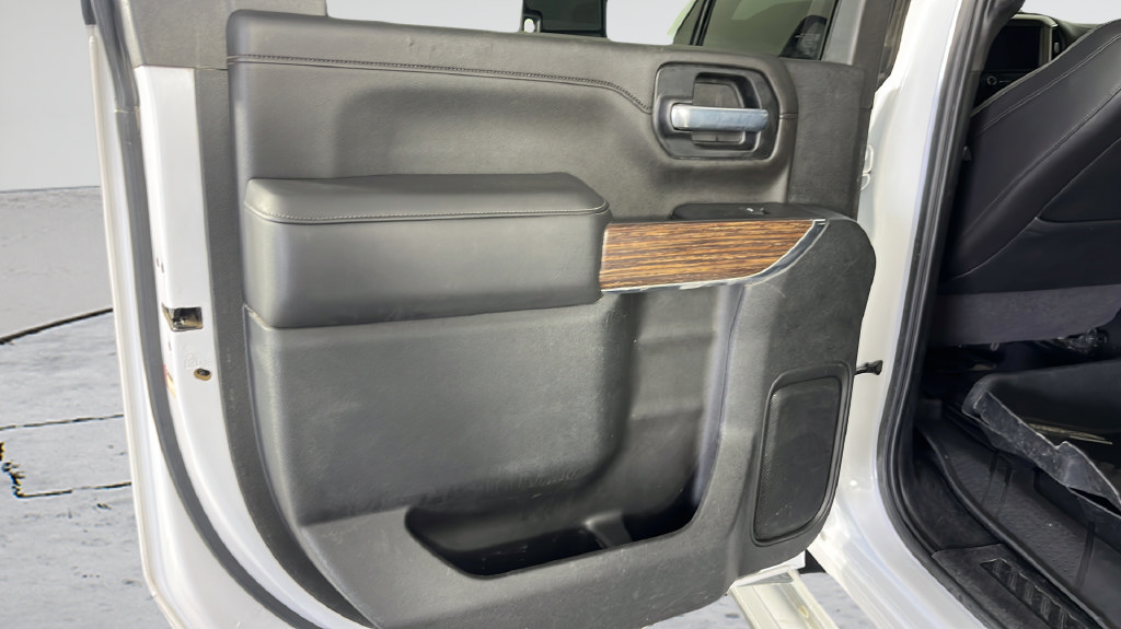 Used 2020 Chevrolet Silverado 3500 High Country w/ Technology Package AWD/4WD image 11