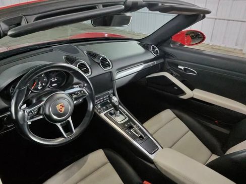 Used 2018 Porsche 718 Boxster RWD image 35