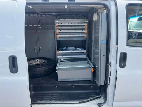 Used 2017 Chevrolet Express 3500 Extended image 20