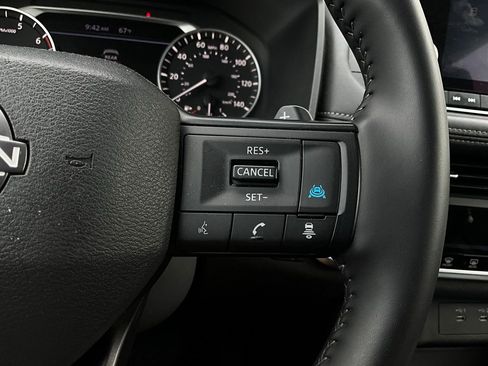 Used 2025 Nissan Rogue SV image 34