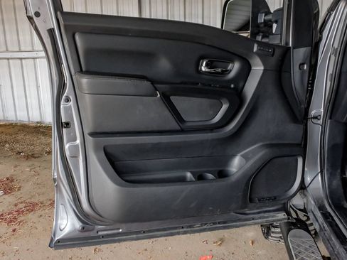 Used 2018 Nissan Titan SL w/ Midnight Edition AWD/4WD image 42