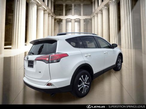 Used 2018 Toyota RAV4 LE w/ Carpet Mat Package FWD image 4