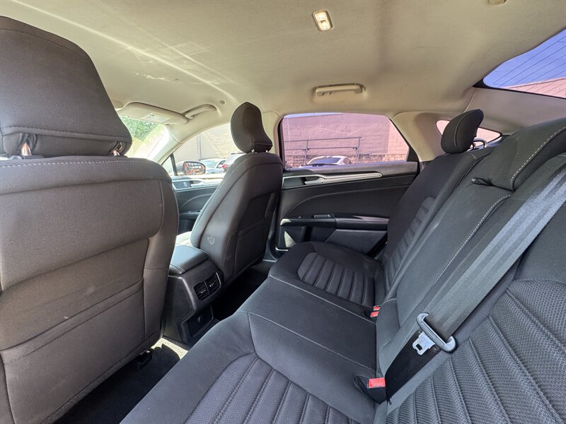Used 2019 Ford Fusion SE FWD image 27