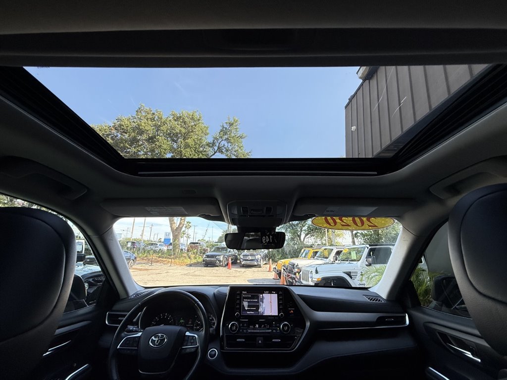 Used 2020 Toyota Highlander XLE FWD image 24