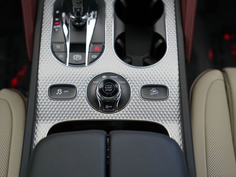 New 2026 Bentley Bentayga Extended Wheelbase AWD/4WD image 33