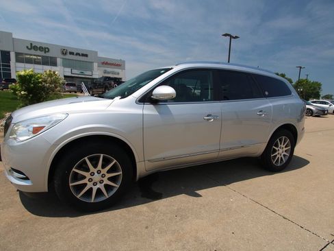 Used 2017 Buick Enclave Leather AWD/4WD image 19