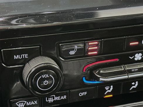 Used 2024 Jeep Grand Cherokee Limited w/ Black Appearance Package image 22