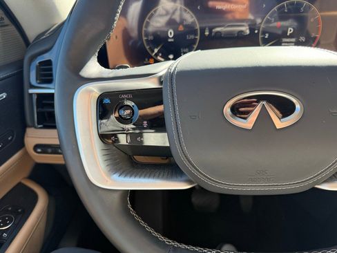 Used 2025 INFINITI QX80 Sensory image 18