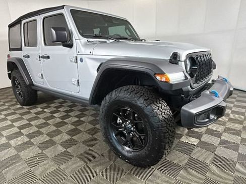 Used 2024 Jeep Wrangler Unlimited AWD/4WD image 2