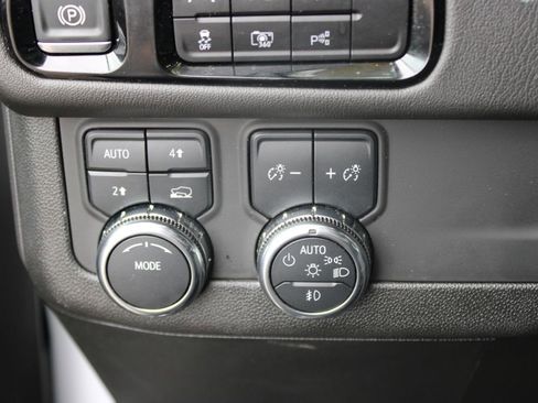 Used 2025 GMC Yukon Denali image 47