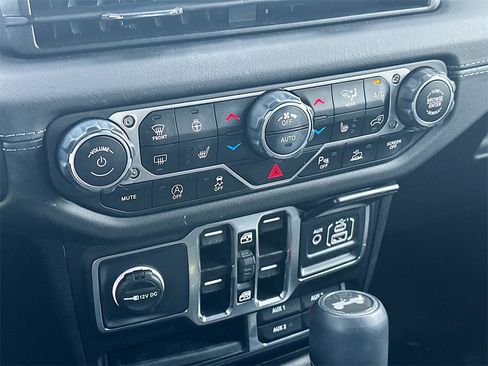 Used 2025 Jeep Wrangler Sahara w/ Safety Group image 14