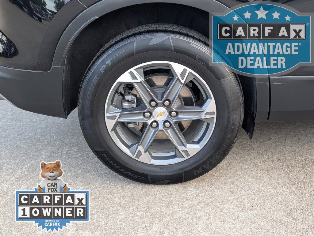 Used 2025 Chevrolet Blazer LT FWD image 3