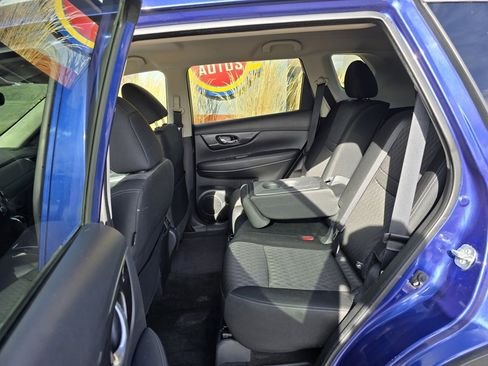 Used 2018 Nissan Rogue SV image 27