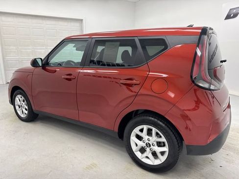 Used 2024 Kia Soul LX w/ Option Group 015 FWD image 7