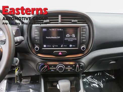Used 2023 Kia Soul LX w/ LX Technology Package FWD image 12
