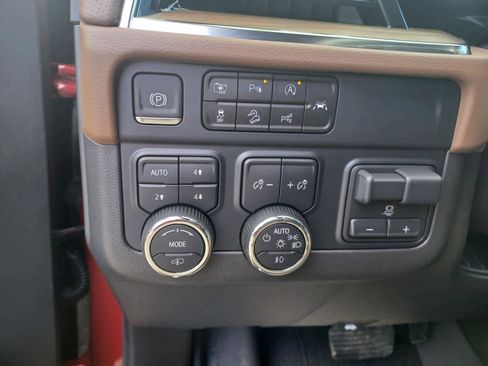 Used 2025 Chevrolet Tahoe High Country image 17