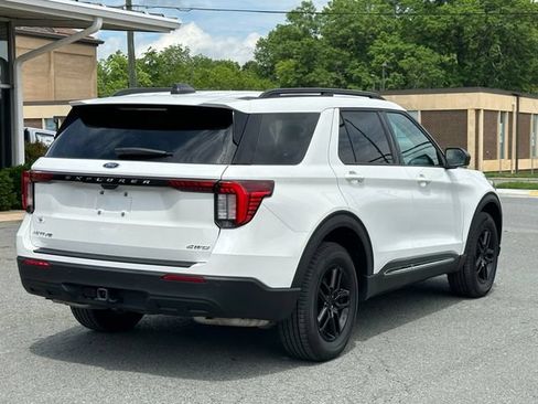 Used 2025 Ford Explorer Active AWD/4WD image 9