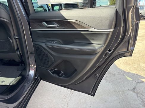 New 2026 Jeep Grand Cherokee Altitude image 21