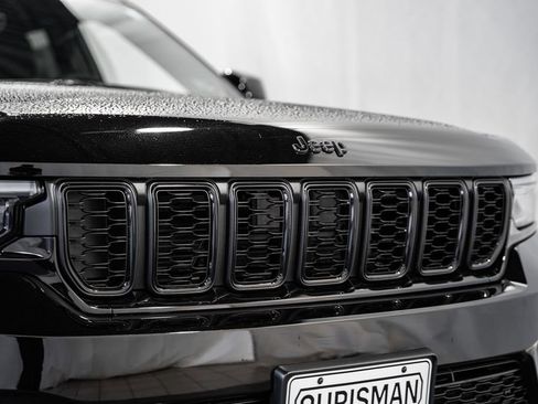 New 2025 Jeep Grand Cherokee Altitude image 11