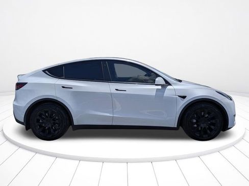 Used 2021 Tesla Model Y Long Range AWD/4WD image 2