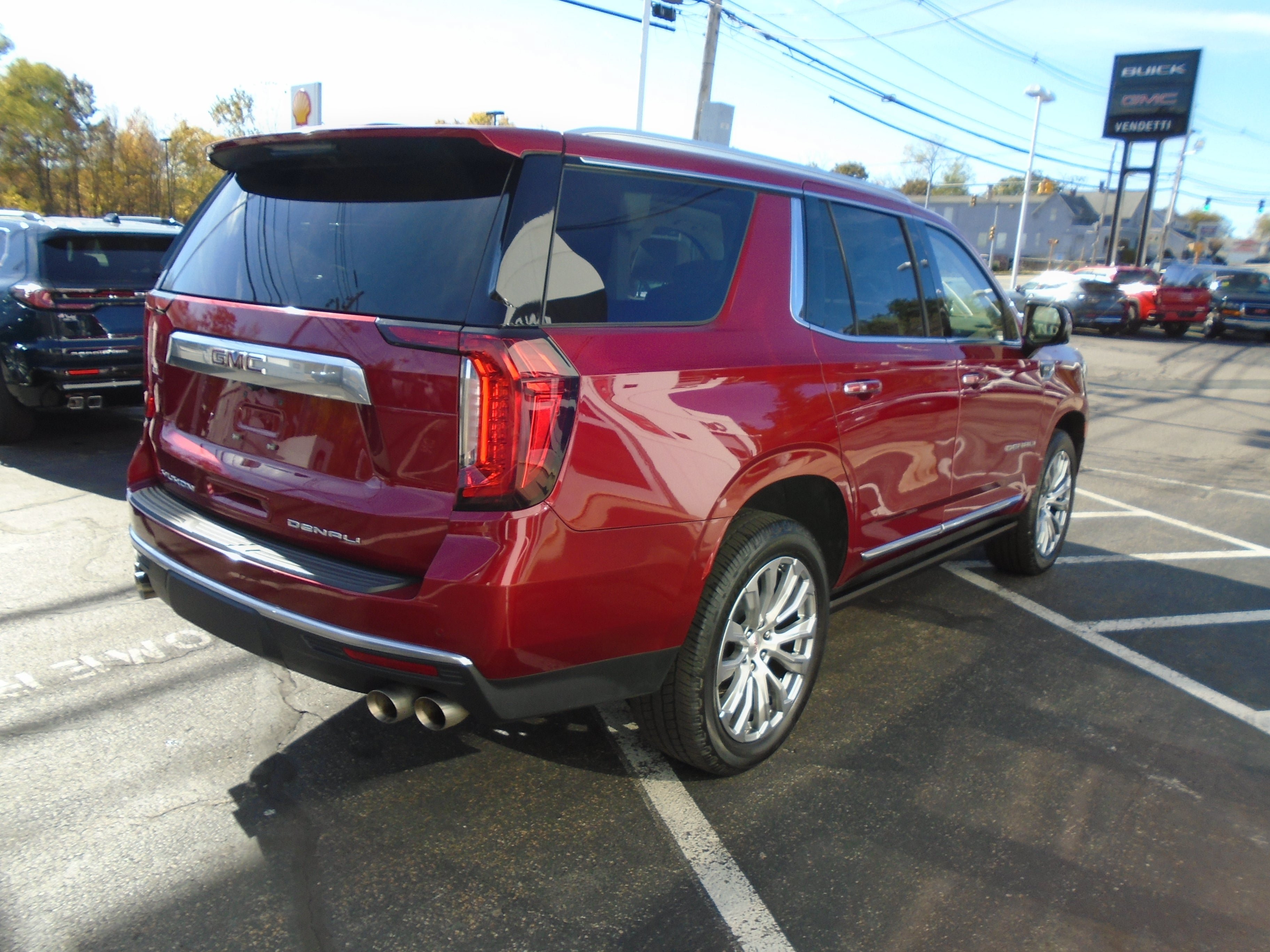 Used 2023 GMC Yukon Denali AWD/4WD image 7