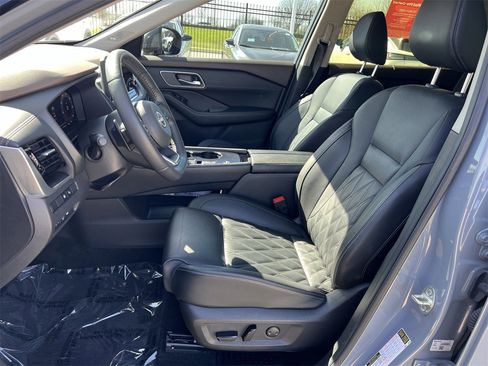 Certified 2023 Nissan Rogue Platinum w/ Platinum Premium Package image 19