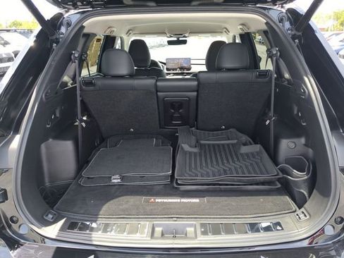 Used 2025 Mitsubishi Outlander SE FWD image 11