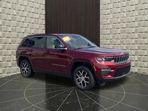 Certified 2025 Jeep Grand Cherokee Limited w/ Luxury Tech Group II AWD/4WD image 2