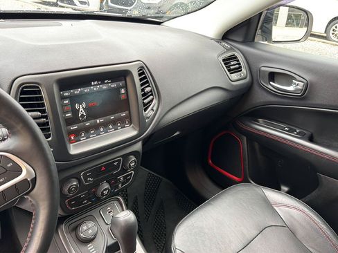 Used 2017 Jeep Compass Trailhawk w/ Leather Interior Group AWD/4WD image 16