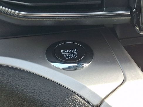 Used 2022 Ford Explorer XLT w/ Equipment Group 202A image 25