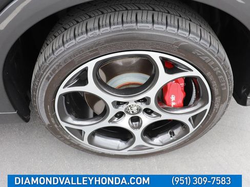 Used 2024 Alfa Romeo Tonale Veloce w/ Premium Interior Package AWD/4WD image 30