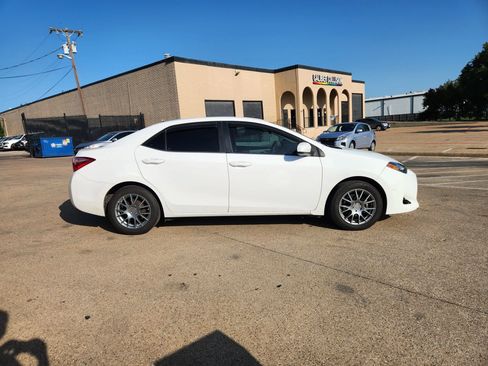 Used 2018 Toyota Corolla LE FWD image 4