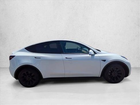 Used 2024 Tesla Model Y Long Range AWD/4WD image 4