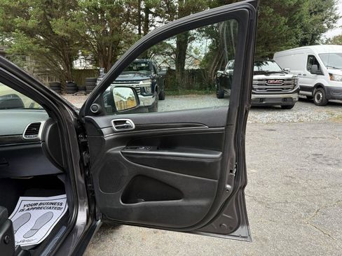 Used 2019 Jeep Grand Cherokee Limited AWD/4WD image 15