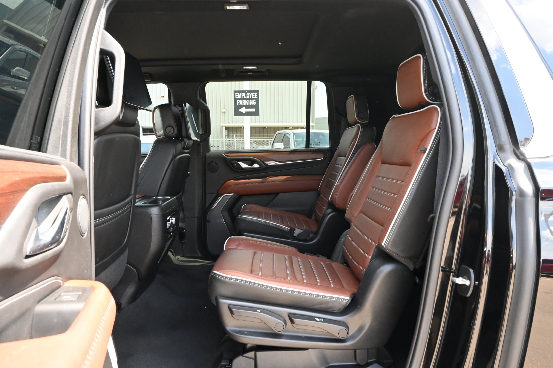 Used 2024 GMC Yukon XL Denali Ultimate AWD/4WD image 21
